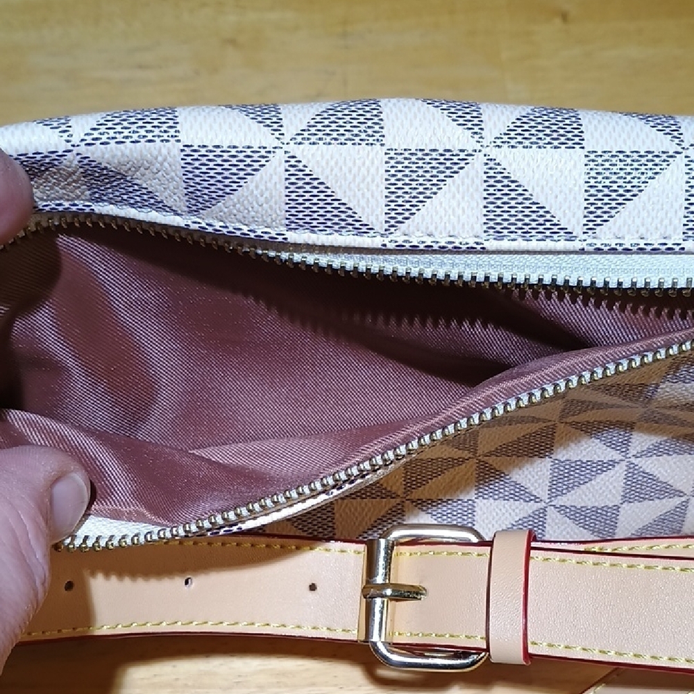Geometric Pattern Crossbody Bag - Picture 3 of 6